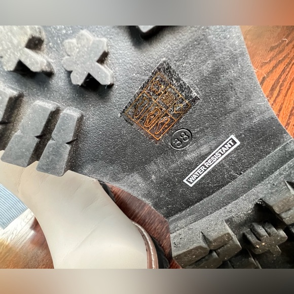 White Lug Sole Boots sz 38 euro / 7.5 US - Picture 7 of 10